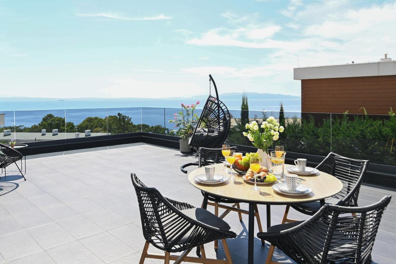 Sea View Deluxe Apartment Rijeka Exteriör bild