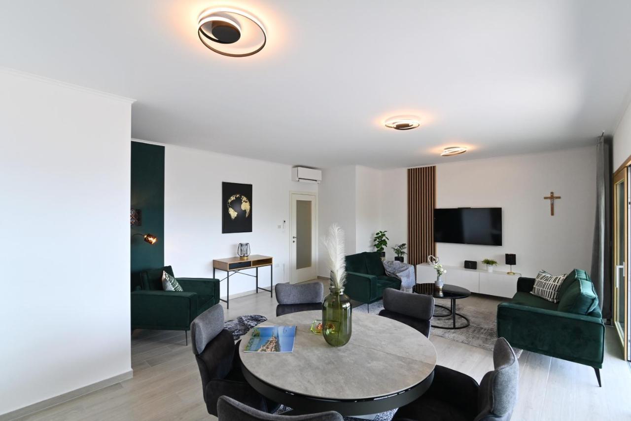 Sea View Deluxe Apartment Rijeka Exteriör bild