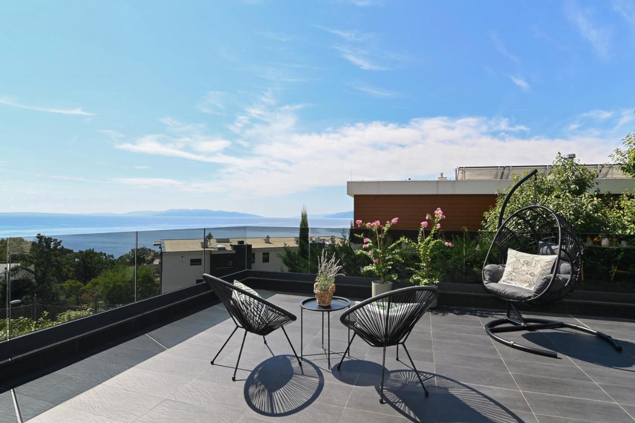 Sea View Deluxe Apartment Rijeka Exteriör bild