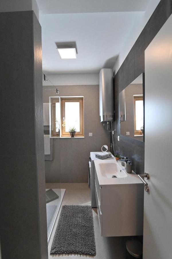 Sea View Deluxe Apartment Rijeka Exteriör bild