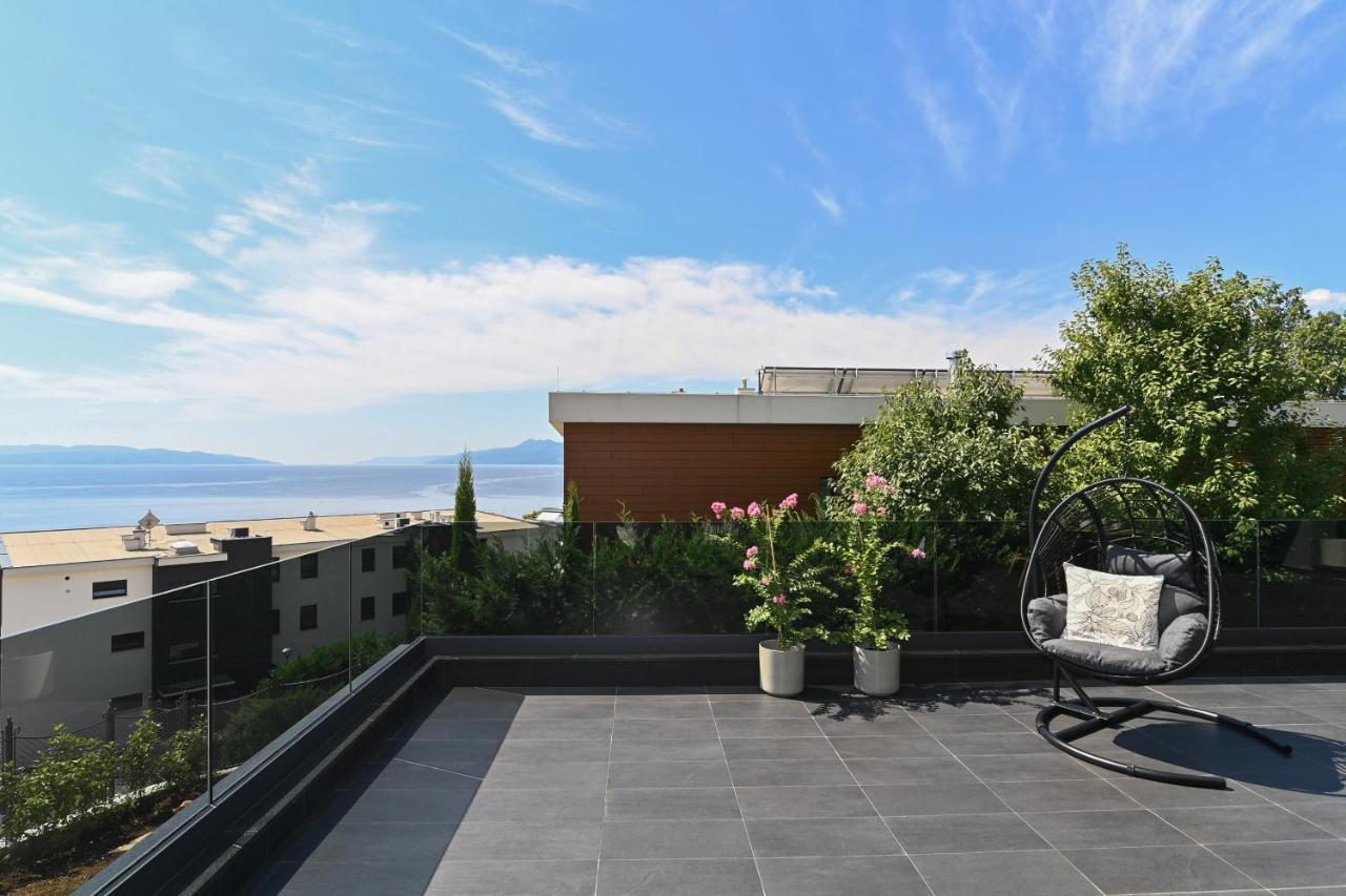 Sea View Deluxe Apartment Rijeka Exteriör bild