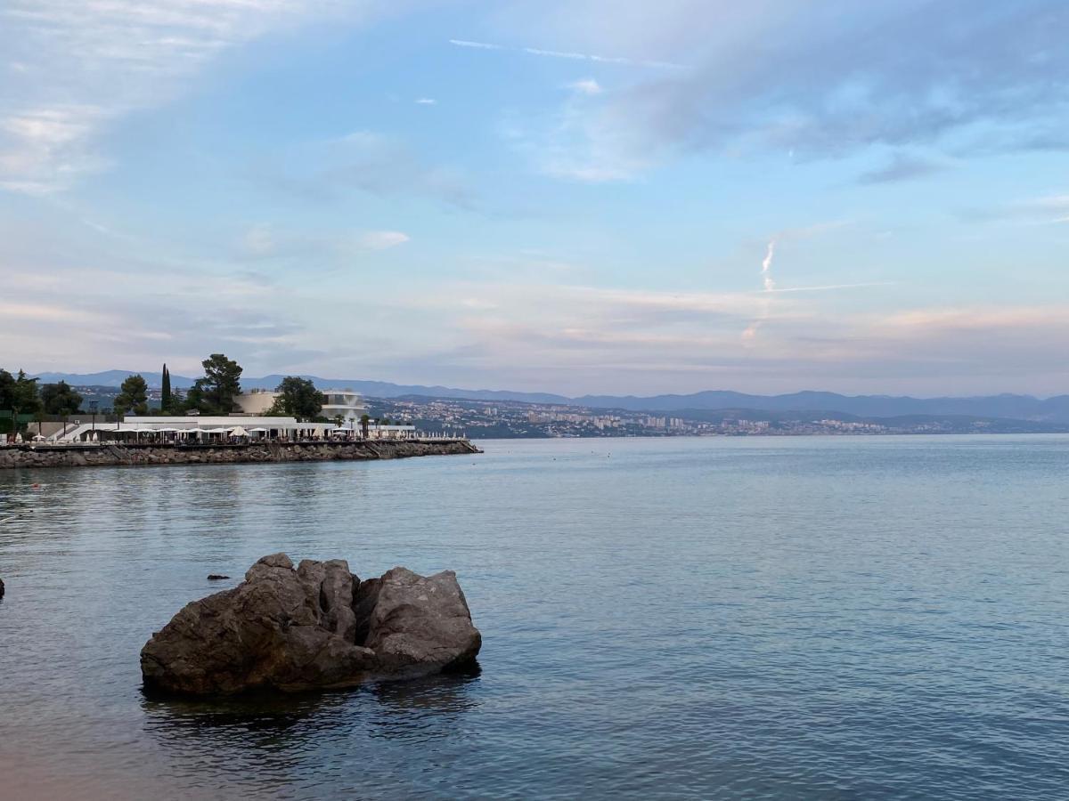 Sea View Deluxe Apartment Rijeka Exteriör bild
