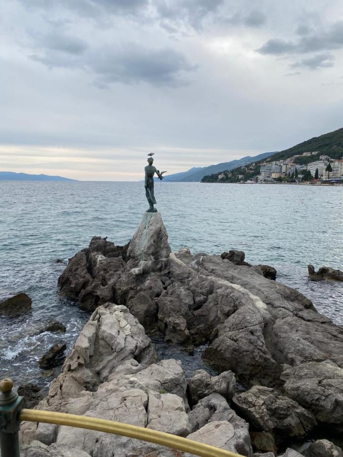 Sea View Deluxe Apartment Rijeka Exteriör bild